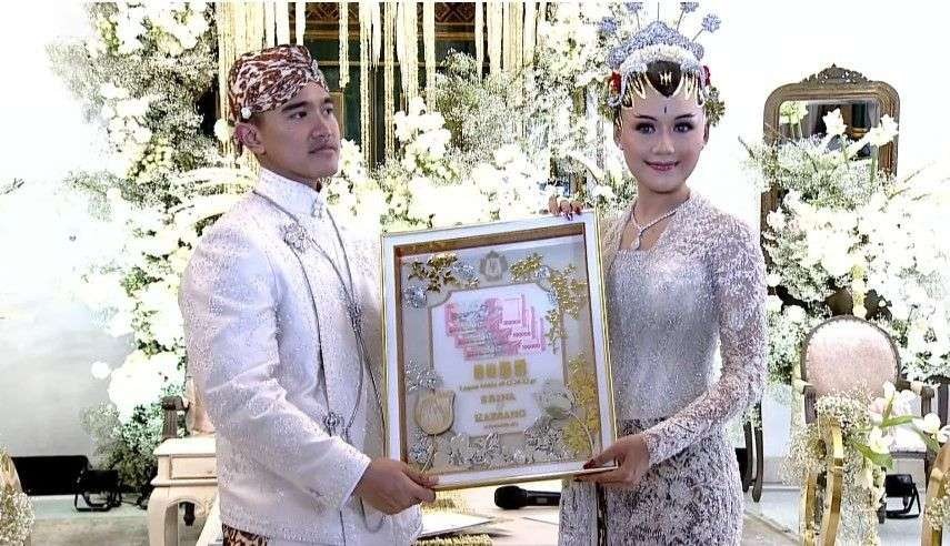 Nomor seri uang Rp100 ribu mahar pernikahan spesial. (Foto: YouTube Presiden Jokowi)