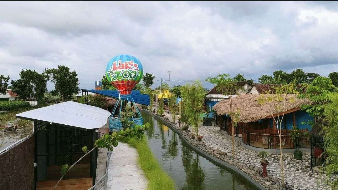 Destinasi wisata Laris Zoo Jember menyajikan hutan alami di tengah kota (Foto: Istimewa)