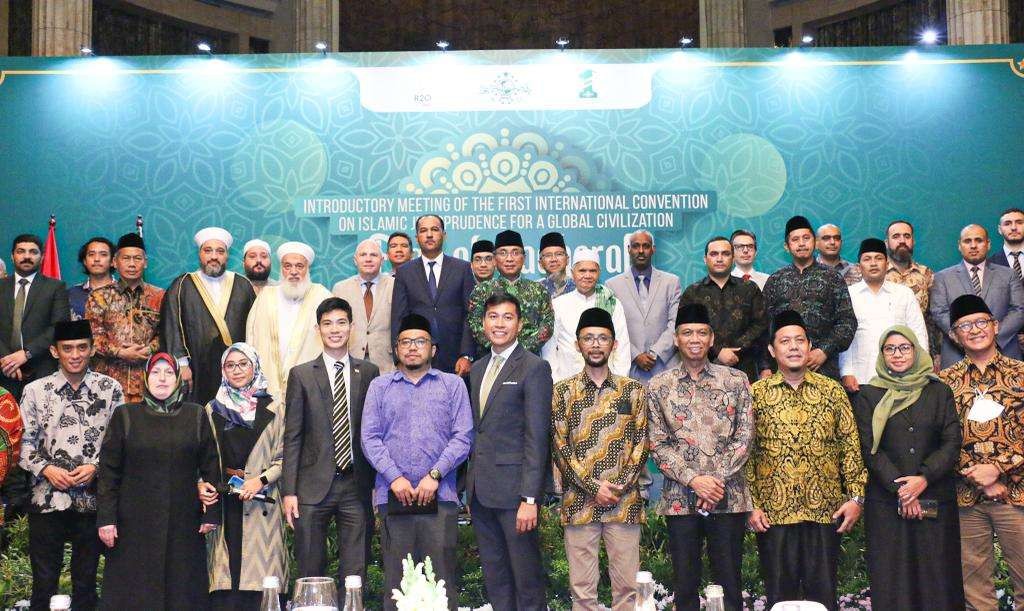 Ketua Umum PBNU KH Yahya Cholil Status di hadapan sejumlah diplomat negara-negara Islam dan negara sahabat di Jakarta, Kamis (15 Desember 2022) malam. (Foto:LTN PBNU)