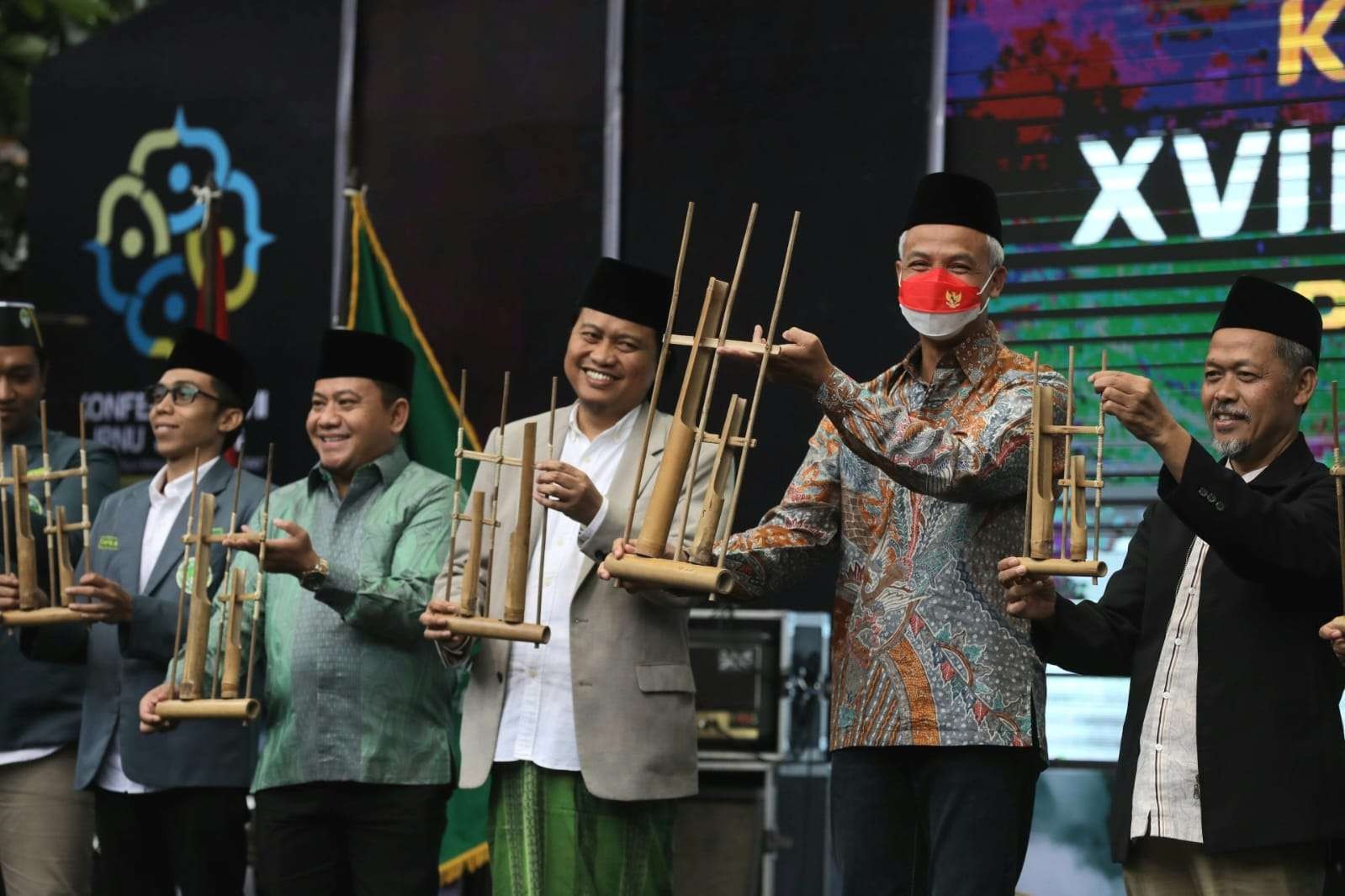 Gubernur Jawa Tengah Ganjar Pranowo membuka Konferensi Wilayah (Konferwil) Jawa Tengah IPNU XVII dan IPPNU XVI di Pondok Pesantren API Syubbanul Wathon, Secang, Kabupaten Magelang, Jumat 16 Desember 2022. (Foto: Pemprov Jateng)