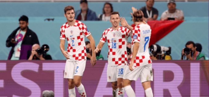 Mislav Orsic (tengah) usai mencetak gol keunggulan bagi Timnas Kroasia atas Maroko (Foto: Fifa.com)