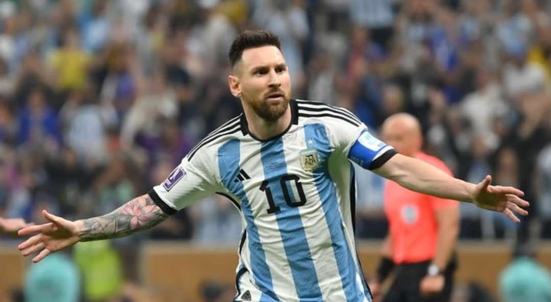 Lionel Messi mencetak gol pertama Argentina ke gawang Prancis dari titik putih. (Foto: Twitter/@FIFAWorldCup)