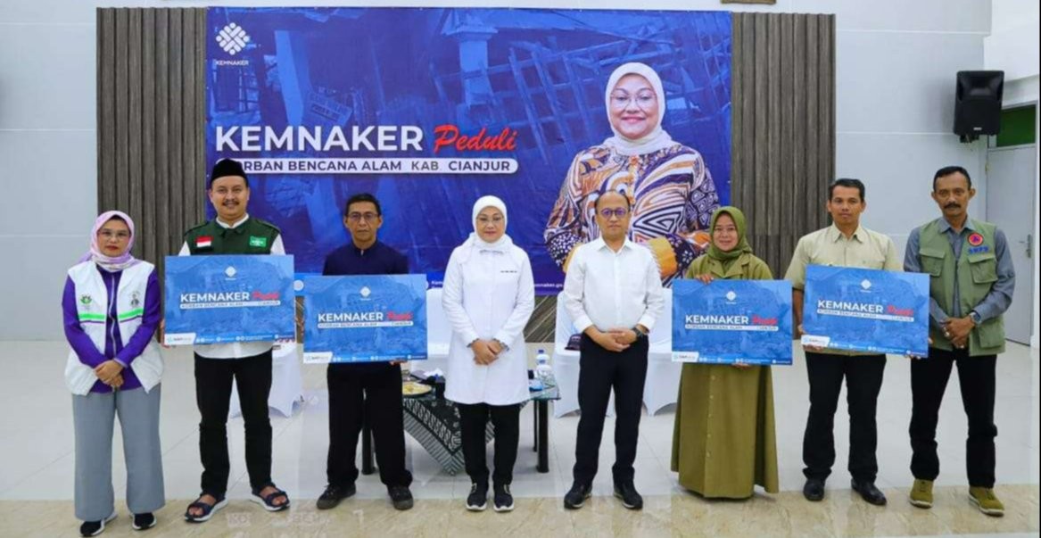 Kemnaker salurkan bantuan untuk korban gempa Cianjur, Senin, 12 Desember 2022. (Foto: Biro Humas Kemnaker)
