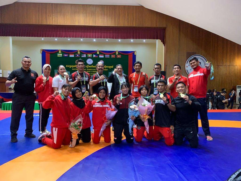 Tim Gulat Indonesia usai tampil di Kejuaraan Gulat se-Asean di Kamboja, 14-18 Desember 2022. (Foto: PGSI)