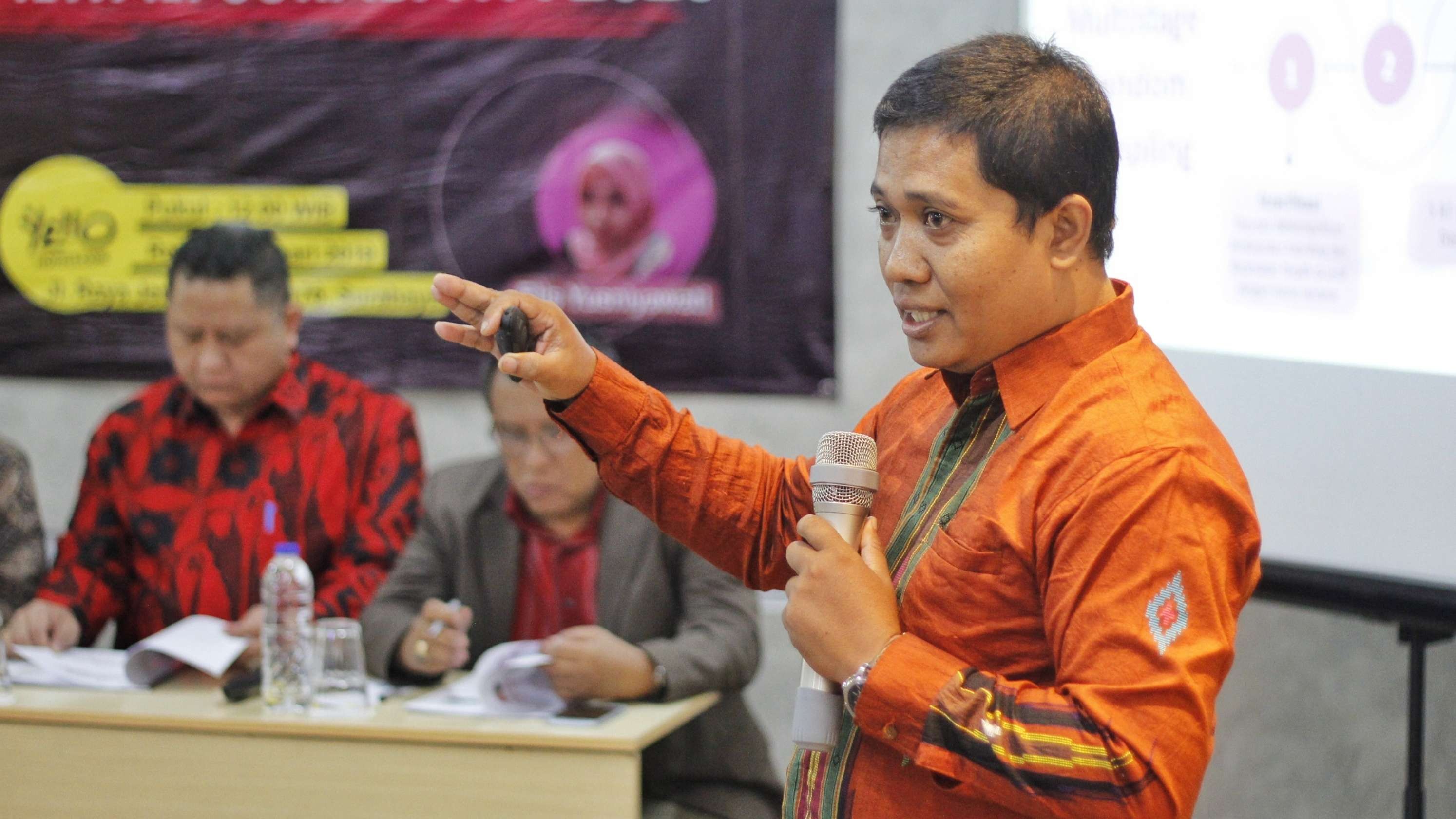 Pengamat politik, Surokim Abdussalam soal pengganti Sahat Tua Simanjuntak. (Foto: Fariz Yarbo/Ngopibareng.id)