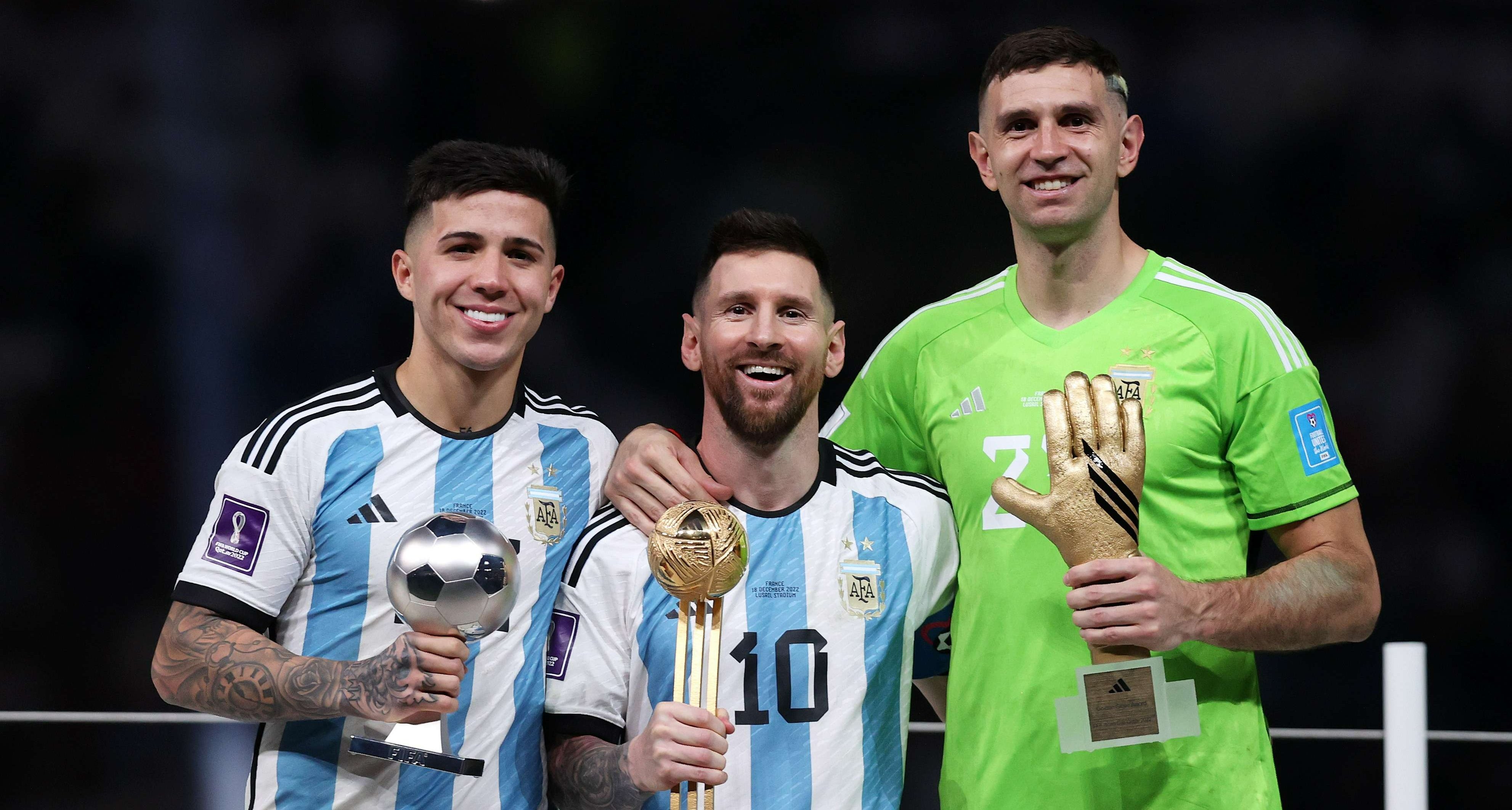 Penghargaan yang diraih trio Argentina ini melengkapi kebahagiaan La Albiceleste. (Foto: Twitter/@FIFAWorldCup)