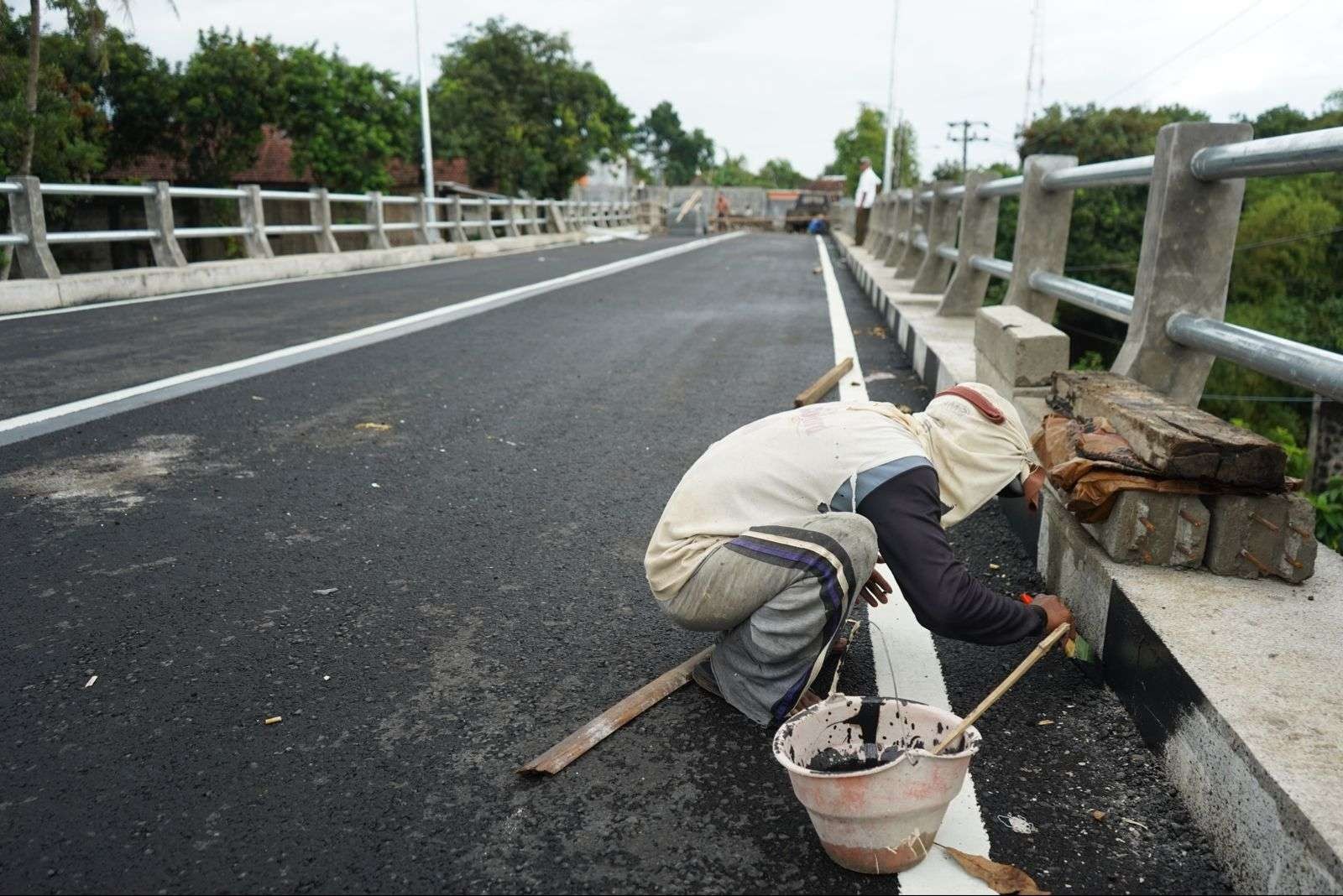 Bupati Kediri berhasil menyelesaikan pembangunan jembatan Ngadi dan Gedangsewu. (Foto: Dinas Kominfo Kediri)