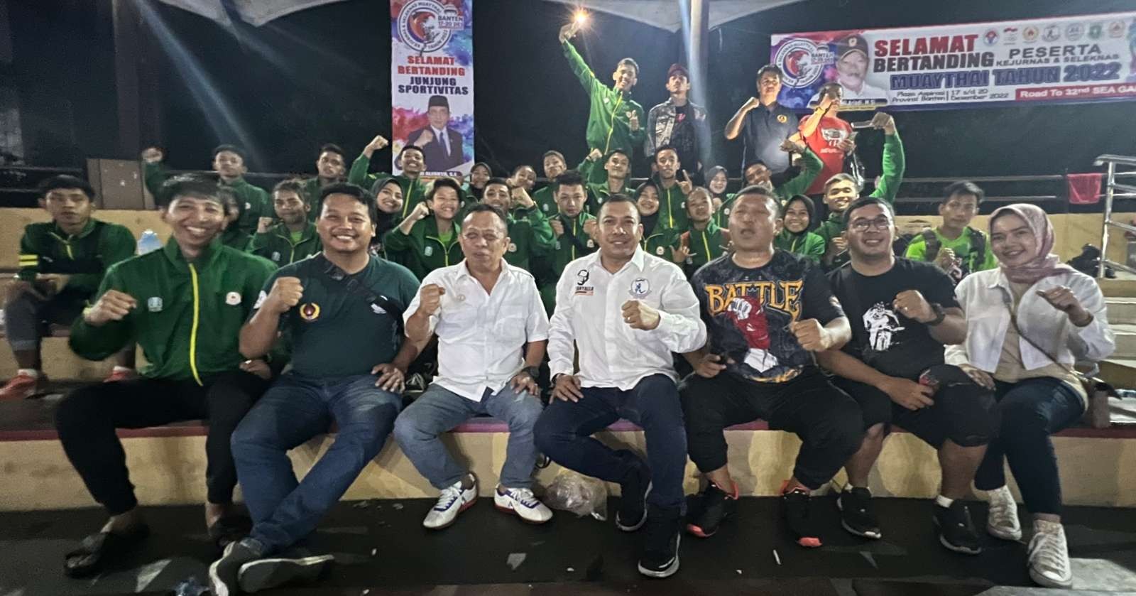 Kontingen Muay Thai Jatim usai tampil di Kejurnas dan Seleknas 2022 di Banten. (Foto: MI Jatim)
