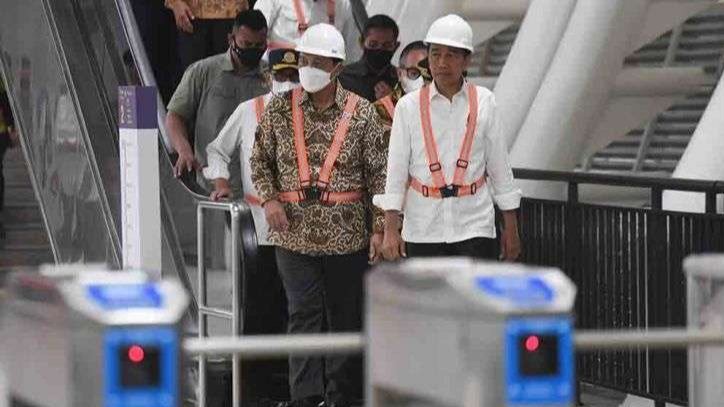 Presiden Joko Widodo (Jokowi) meresmikan revitalisasi Stasiun Manggarai tahap 1 dengan tambahan 7 jalur sehingga menjadi 14 jalur kereta. (Foto: Ant)
