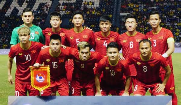 Skuat Vietnam tampil perkasa saat mengalahkan Malaysia 3-0 di laga keduanya. (Foto: Twitter/@AsianFootballs)