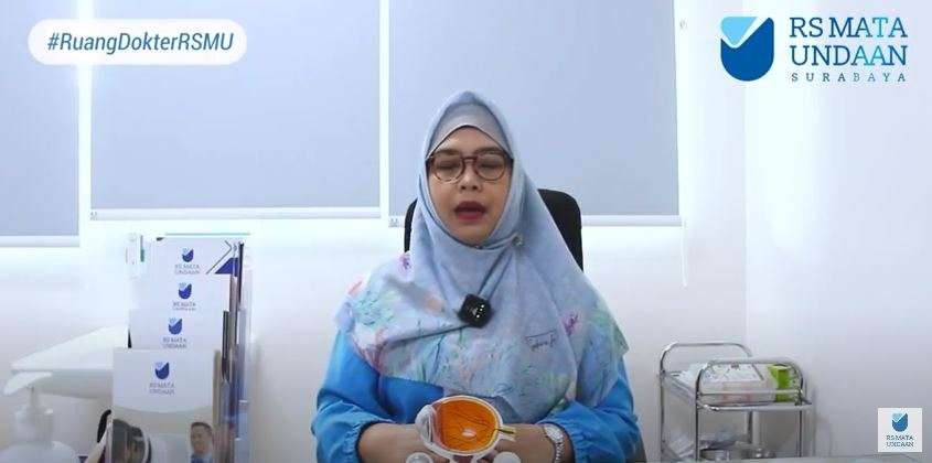 Dokter Kitriastuti Sp.M dari Divisi Refraksi dan Lensa Kontak, Rumah Sakit Mata Undaan Surabaya menjelaskan high myopia di kanal YouTube RS Mata Undaan. (Foto: Tangkapan layar)