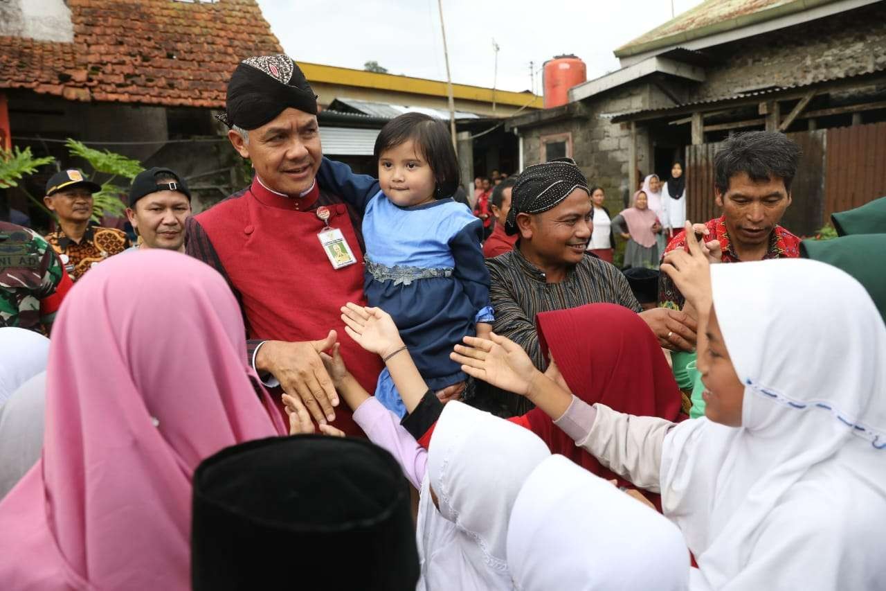 Gubernur Jawa Tengah Ganjar Pranowo rehabilitasi rumah kader PDI Perjuangan di Wonosobo, Jawa Tengah. (Foto: dok. Humas Pemprov Jateng)