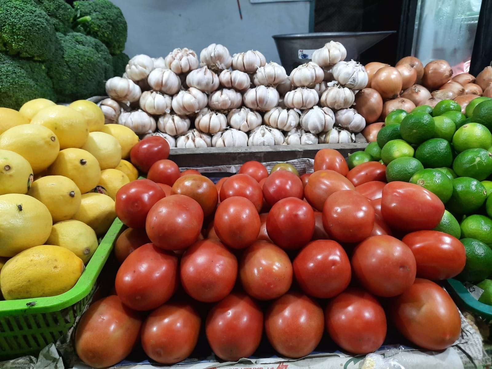 Sayur-sayuran naik harga menjelang Tahun Baru 2023. (Foto: Pita Sari/Ngopibareng.id)