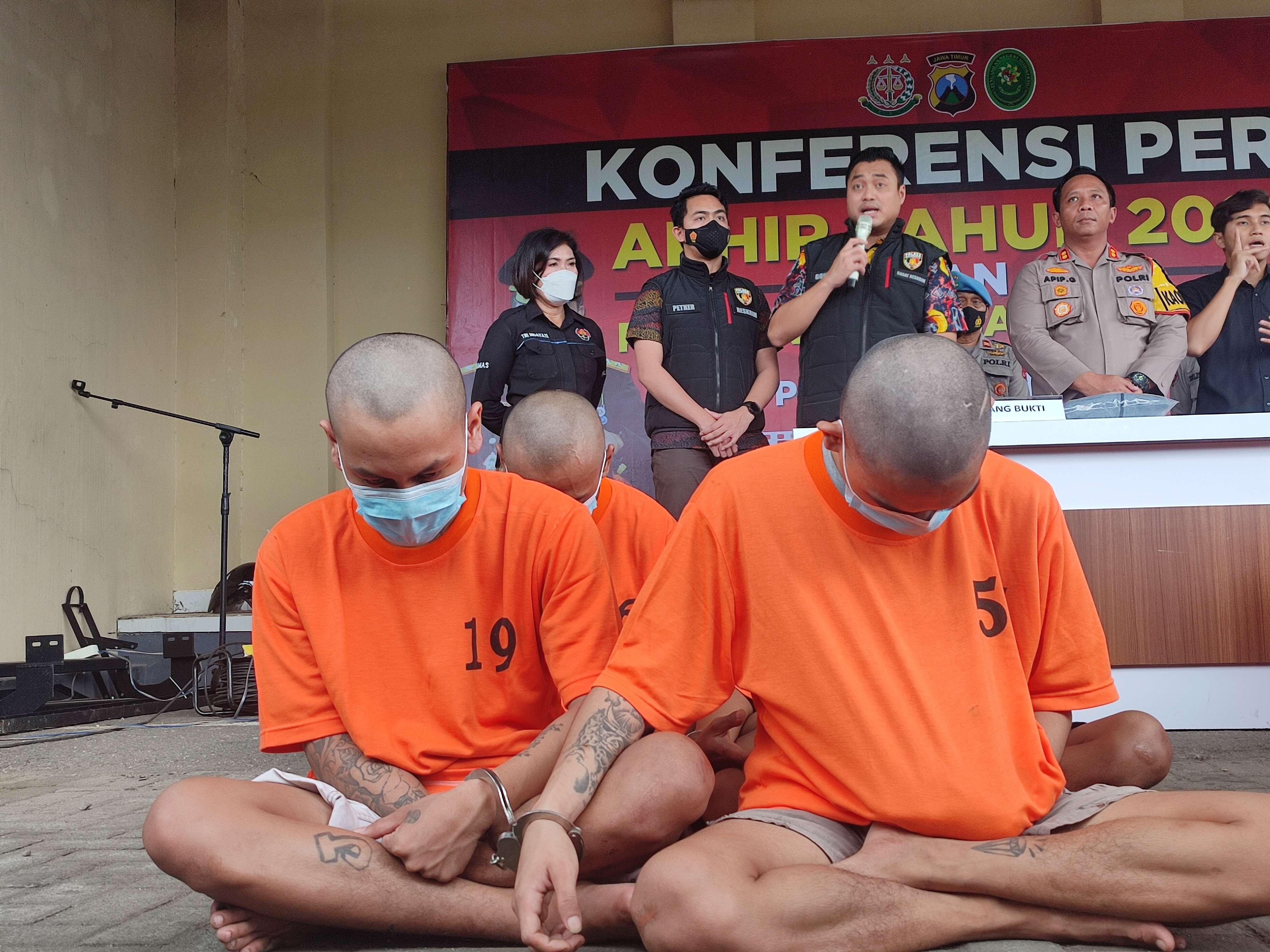 Para pelaku pengeroyokan ditangkap Satreskrim Polres Mojokerto.(Foto: Deni Lukmantara/Ngopibareng.id)
