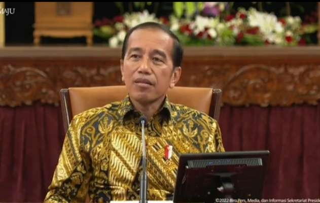 Presiden Jokowi mengumumkan pencabutan PPKM di Istana Negara, Jumat, 30 Desember 2022. (Foto: Layar Youtube Setpres)