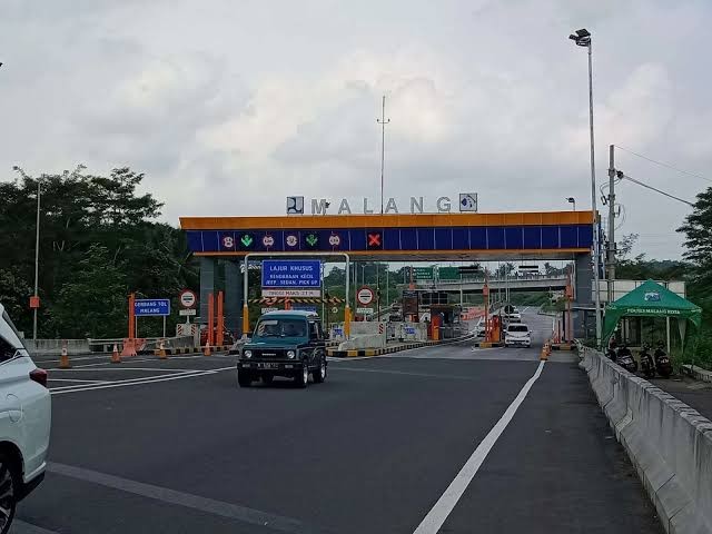 Aris kendaraan via gate Malang Tol Pandaan-Malang (Foto: Lalu Theo/Ngopibareng.id)