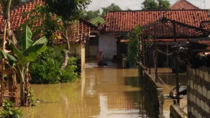 Sejumlah rumah warga di Pamekasan terendam banjir. (Foto: Ant)