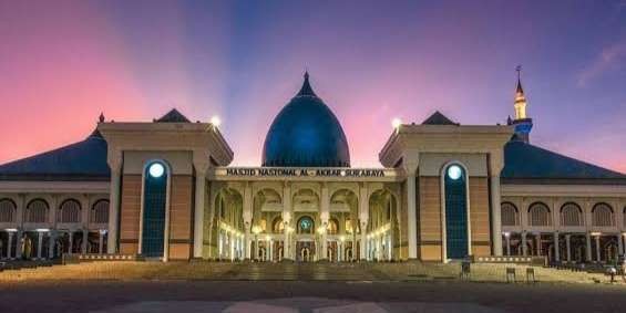 Masjid Al Akbar Surabaya, menyambut tahun baru 2023.(Foto:Istimewa)