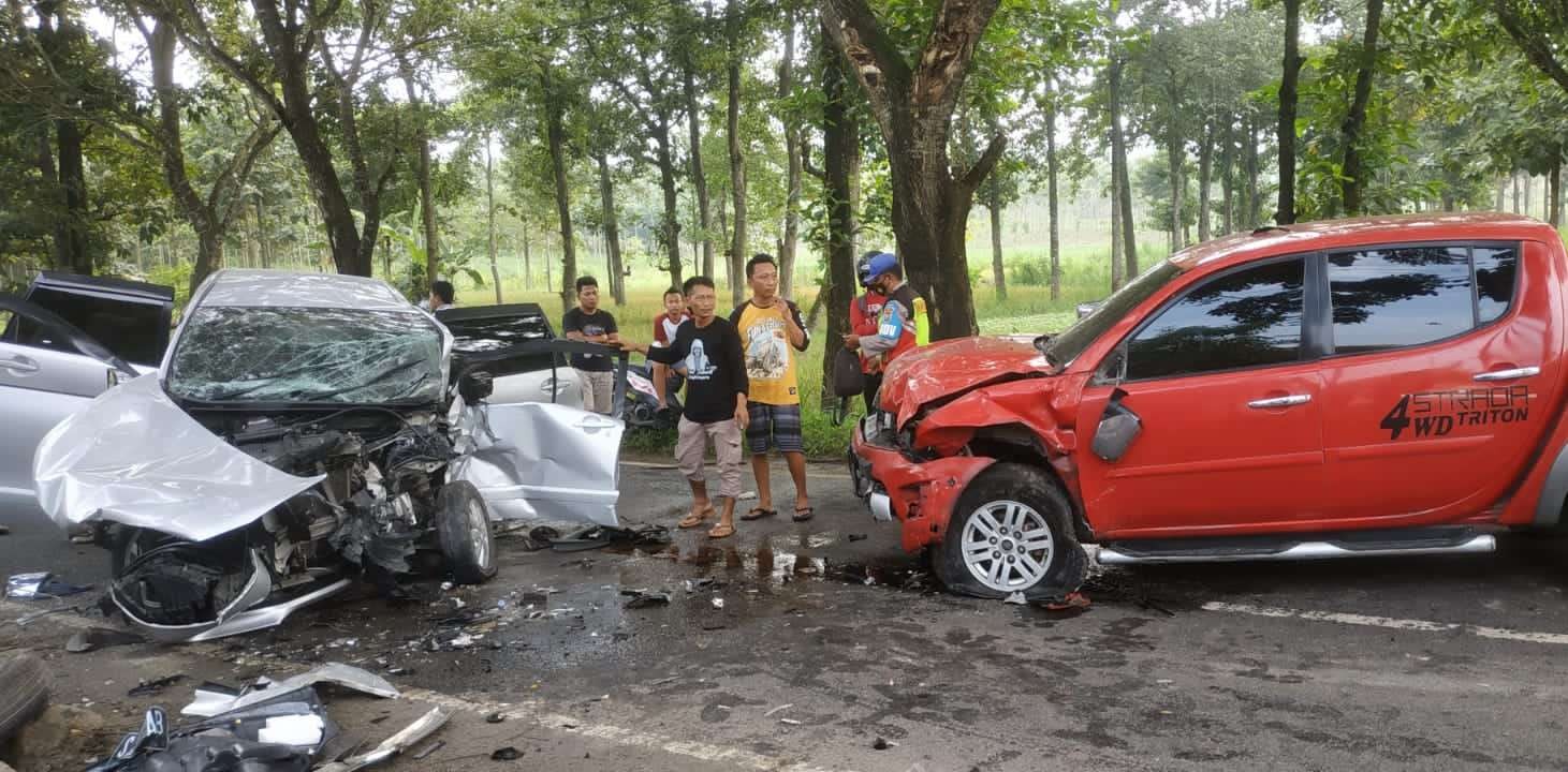 Kecelakaan maut antara dua mobil di jalan Bojonegoro-Jatirogo pada Maret 2022 (Foto: Dokumentasi Polres Tuban)