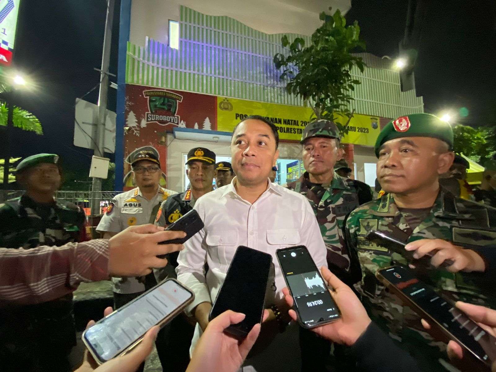 Walikota Surabaya, Eri Cahyadi saat ditemui di Bundaran Waru Surabaya. (Foto: Pita Sari/Ngopibareng.id)