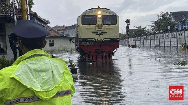 Banjir di Stasiun Semarang, Tawang. (Foto: dok.cnnindonesia)