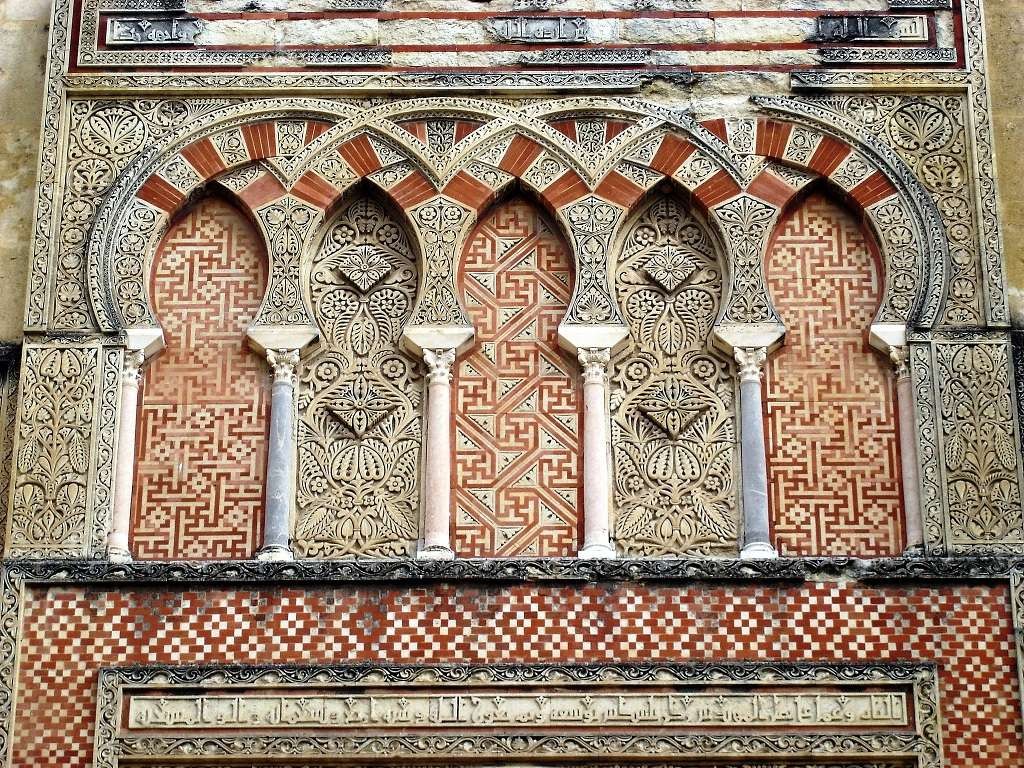 Ornanem masjid di Andalusia, Spanyol. Bernilai sejarah.(Foto: travellers)