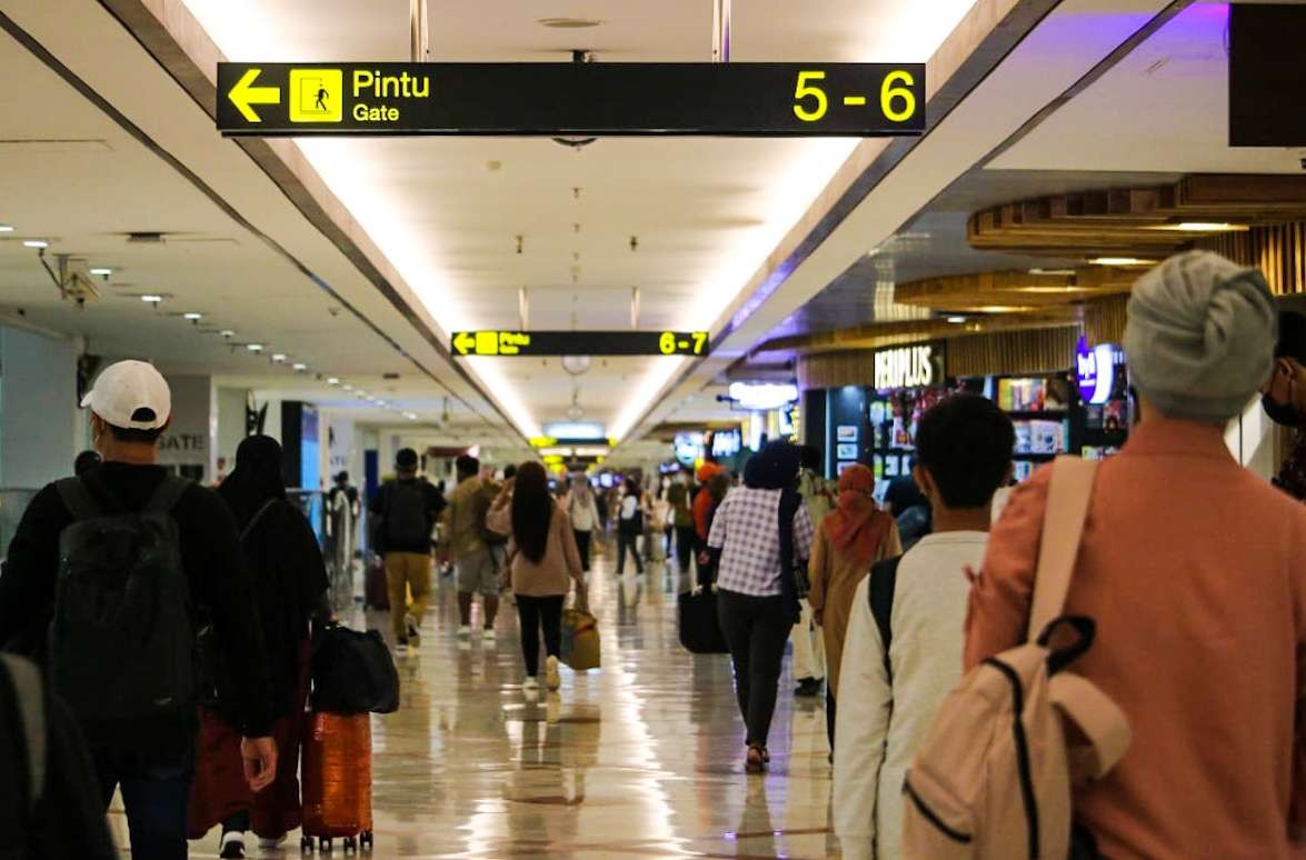 Kondisi penumpang di Bandara Juanda di penghujung tahun 2022 (Foto: Aini/Ngopibareng.id)