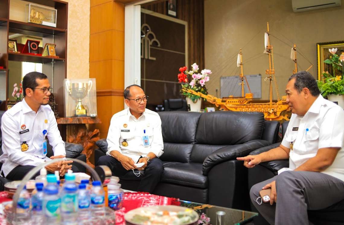 Kepala BNN Surabaya saat bersama Kakanwil Kemenkumham Jatim (foto: Aini/Ngopibareng.id)