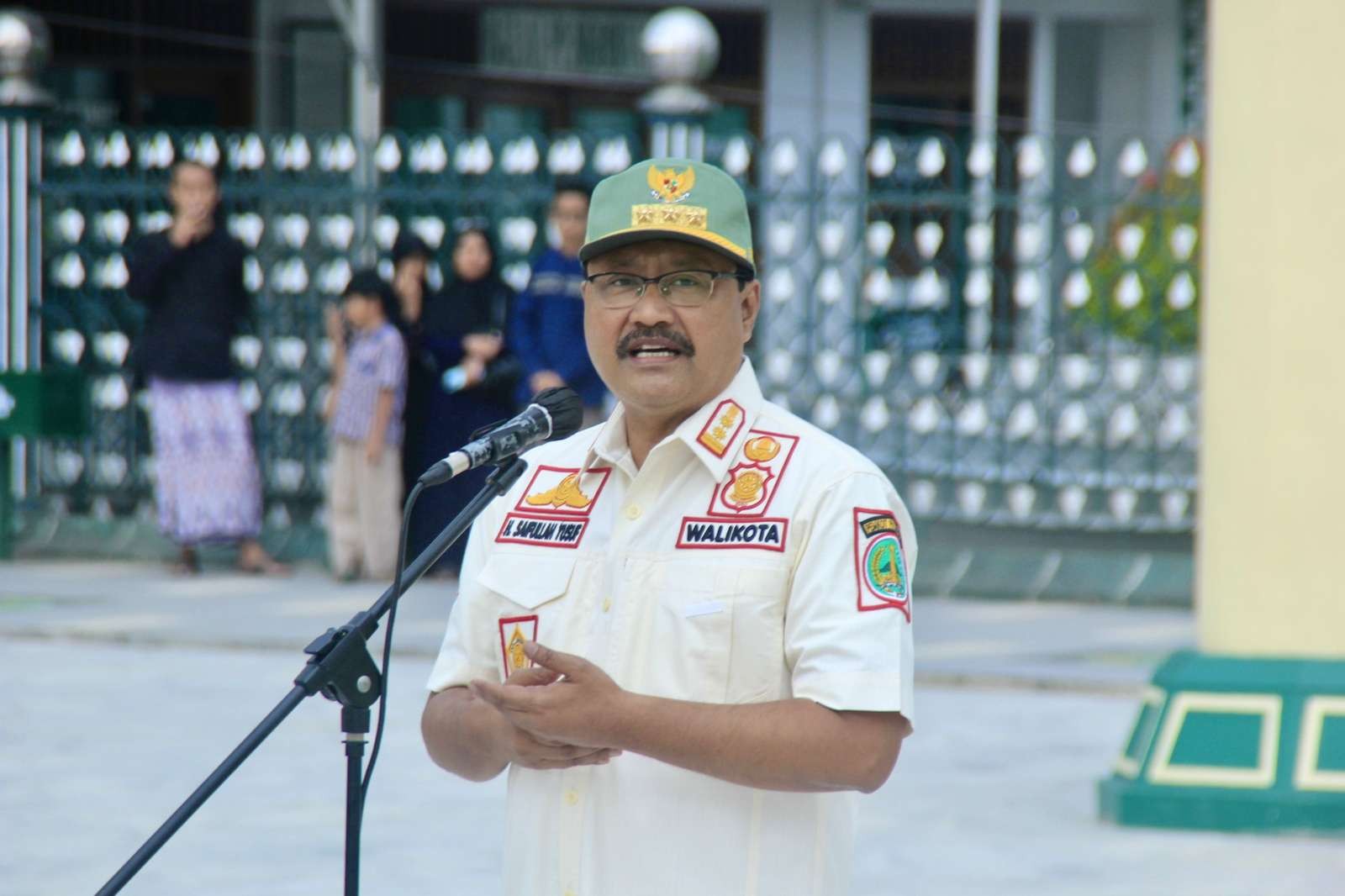 Walikota Pasuruan Saifullah Yusuf atau Gus Ipul memimpin apel di alun-alun, terkait ketertiban wilayah agar tercipa Pasuruan Kota Madinah, Kamis 5 Januari 2023. (Foto: Diskominfo Kota Pasuruan)
