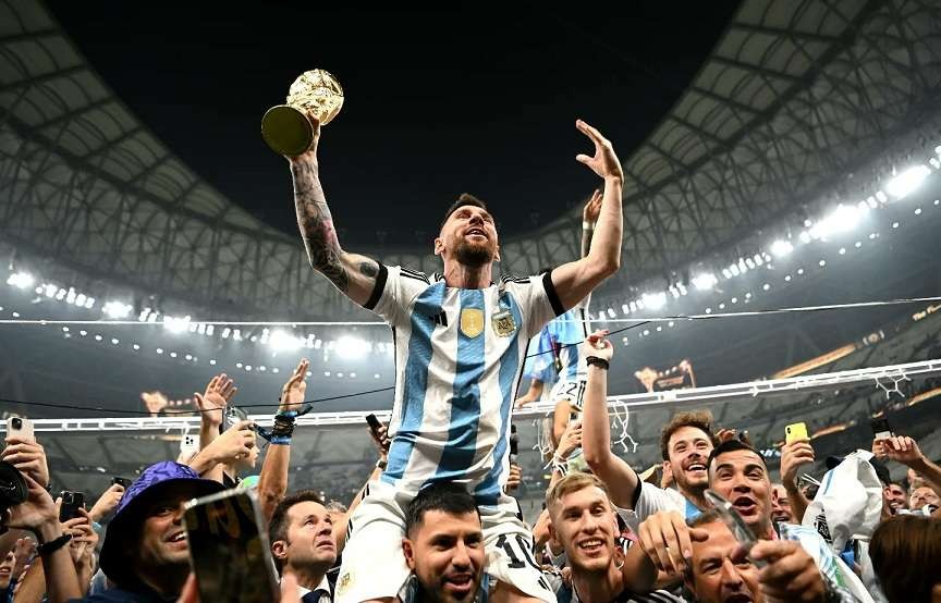 Lionel Messi dianggap sebagai pahlawan baru Argentina