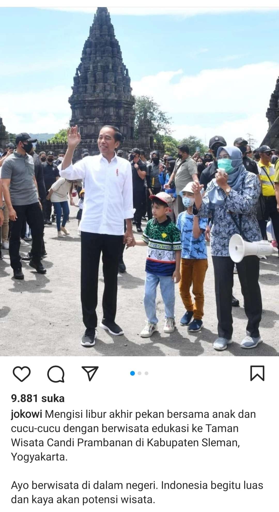 Wisata edukasi Presiden Jokowi bersama cucu di Candi Prambanan