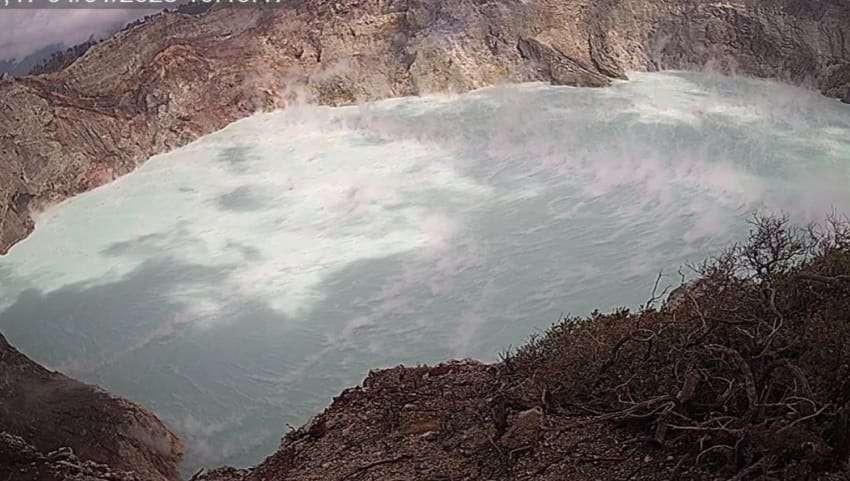 Visual permukaan kawah Gunung Ijen pada Rabu 4 Januari 2023 (Foto: Aan PPGA Ijen)