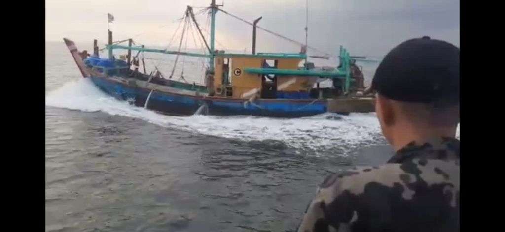 Kementerian Kelautan dan Perikanan (KKP) menangkap satu kapal ikan asing ilegal berbendera Malaysia yang beroperasi di Selat Malaka. (Foto: dok. Kkp)