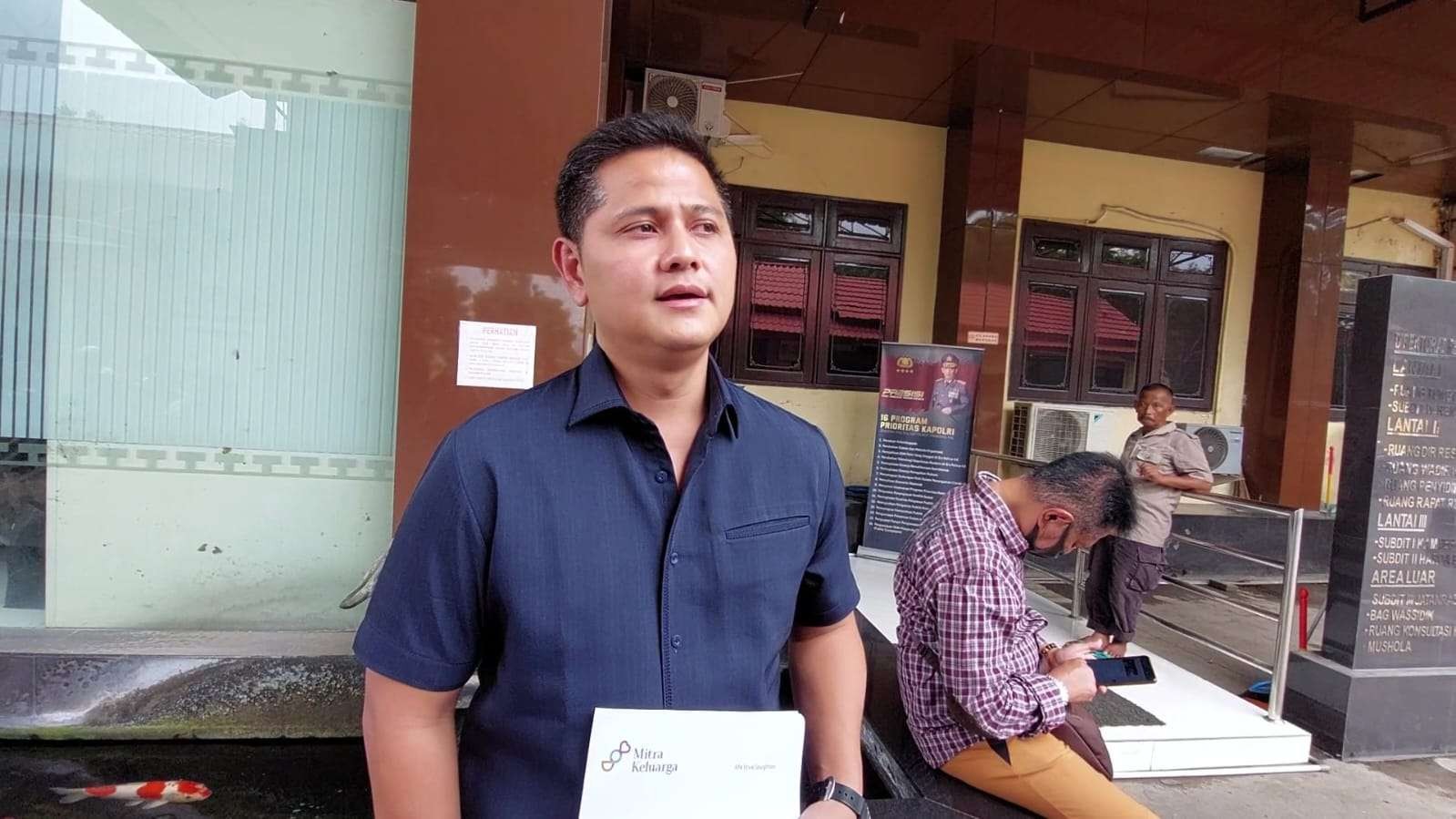 Kuasa Hukum Venna Melinda, Reza Mahastra, usai mendatangi Mapolda Jatim, Surabaya, Selasa 10 Januari 2022. (Foto: istimewa)
