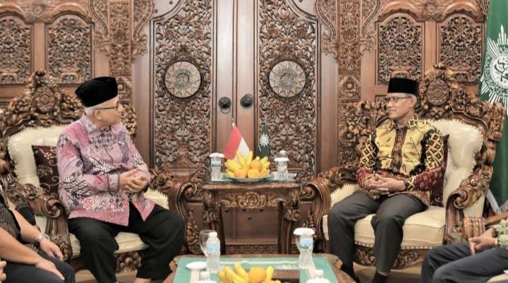 Ketua Umum PP Muhammadiyah Haedar Nashir dan Ketua Umum DPP LDII  Chriswanto Santoso bertemu  di Kantor PP Muhammadiyah (Foto:  MC LDII)