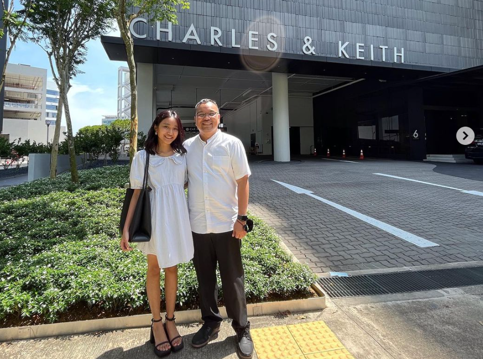 Zoe Gabriel, remaja berusia 17 tahun mendapat undangan langsung dari produsen tas Charles & Keith di Singapura.  (Foto: Instagram)