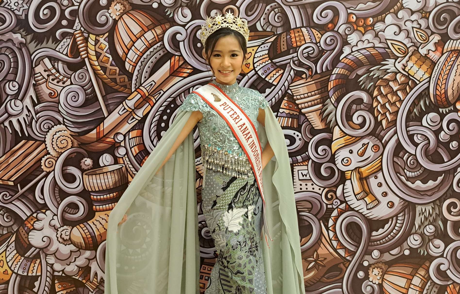 Putri Anak Indonesia Budaya Tahun 2022, Karina Aliyah Afandi ditemui di salah satu talkshow di Grand City. (Foto: Pita Sari/Ngopibareng.id)
