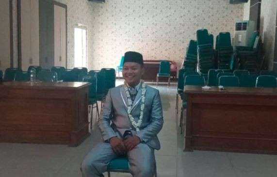 Abdulloh Mubarok, warga Kedungpandan, Kecamatan Jabon rela meninggalkan acararesepsi pernikahannya hanya untuk tes PPS. (Foto: Ant)