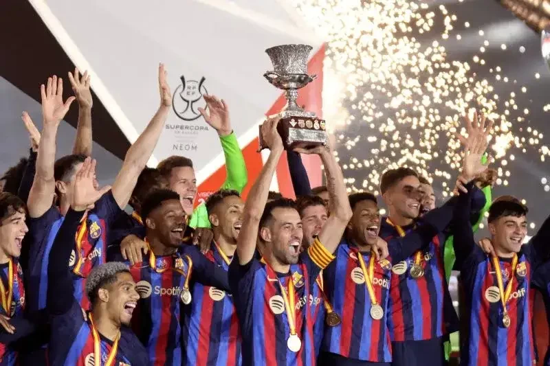 Barcelona menjadi juara Piala Super Spanyol 2023 setelah mengalahkan Real Madrid 3-1 di partai final yang digelar di King Fahd Stadium, Arab Saudi, Senin, 16 Januari 2023 dinihari WIB. (Foto: Reuters)