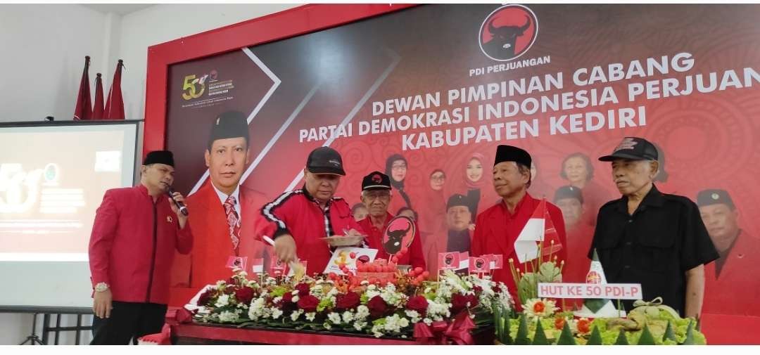 HUT KE - 50, DPC PDI -Perjuangan Kabupaten  Kediri Ajak Kader  Napak Tilas (Fendi Lesmana/ngopibareng.id)