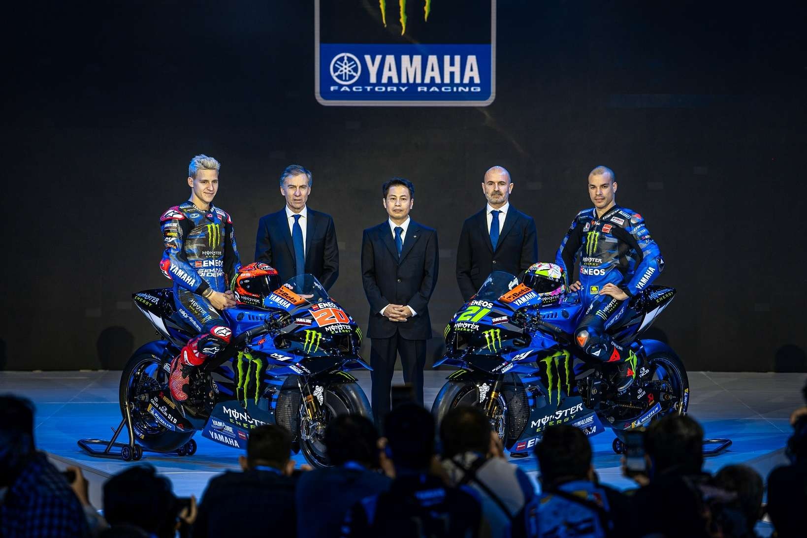 Duet Yamaha Fabio Quartararo dan Franco Morbidelli pada peluncuran Yamaha. (Foto: Twitter/@YamahaMotoGP)