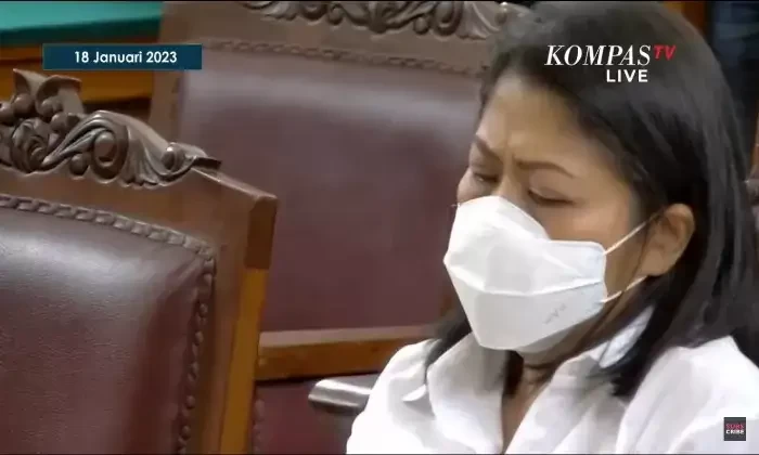 Terdakwa Putri Candrawathi saat sidang tuntutan di PN Jakarta Selatan, Rabu 18 Januari 2023. (Youtube/Kompas.tv)