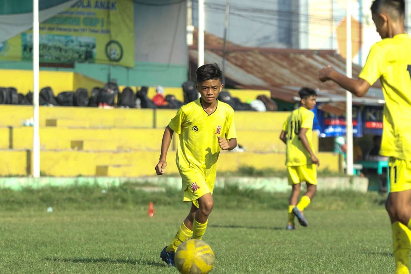 Deltras FC Junior saat berlatih di lapangan. (Foto: Aini Arifin/Ngopibareng.id)