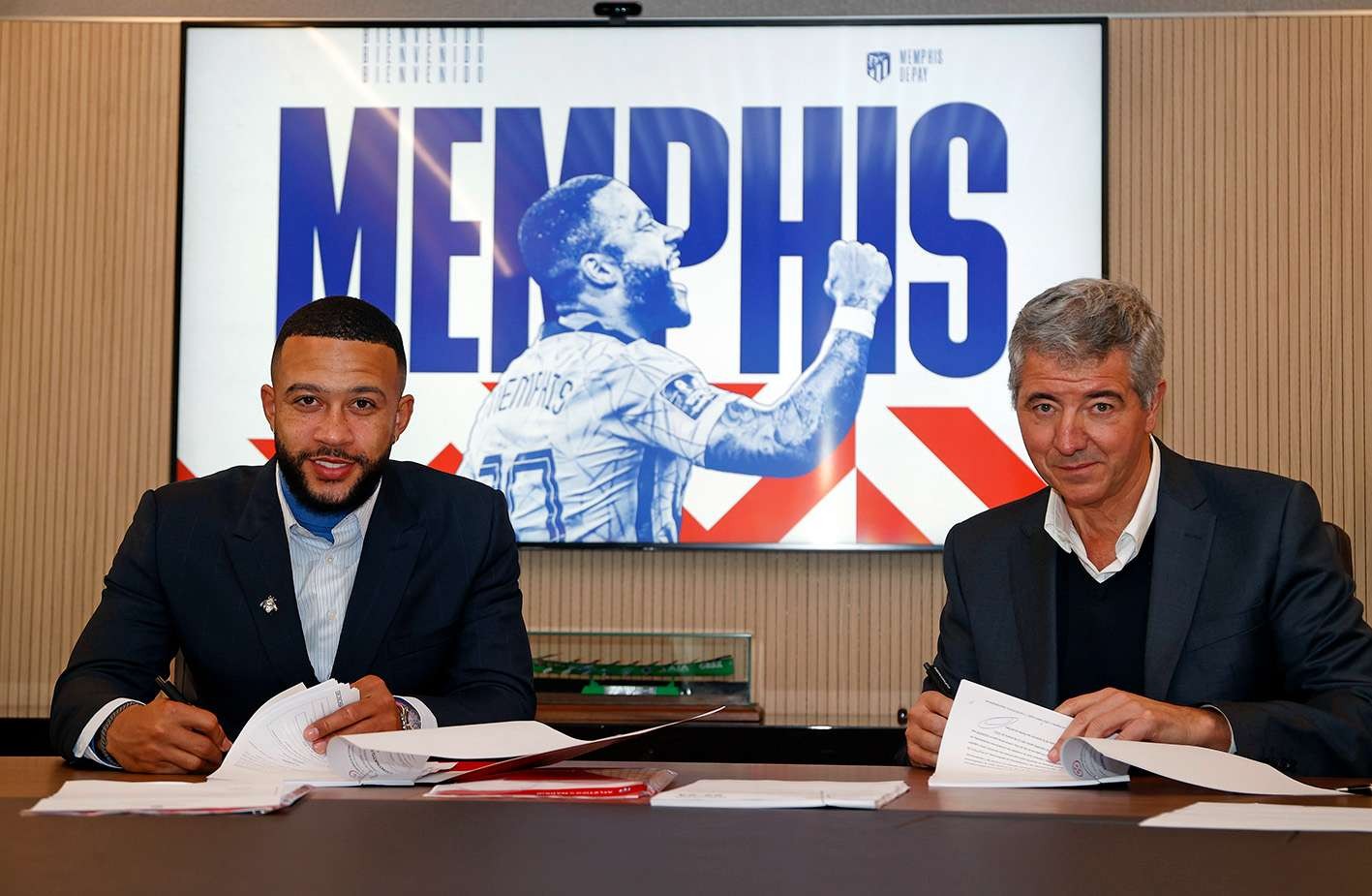Memphis Depay resmi menyeberang dari Barcelona ke Atletico Madrid. (Foto: Twitter/@Atleti)