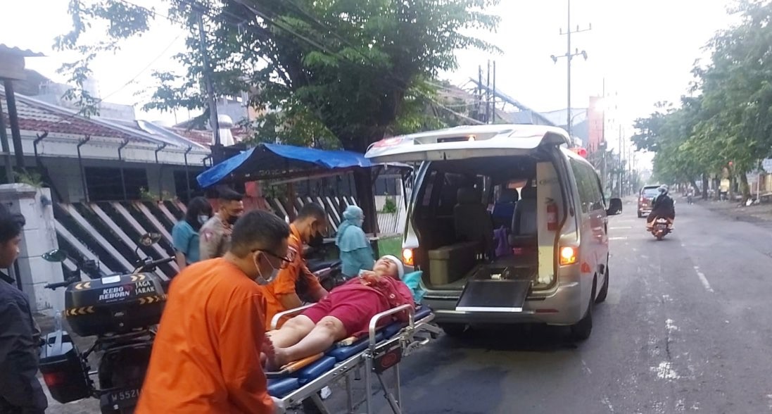 Nenek jadi korban jambret di Jalan Darmo Indah Timur (Foto: dok. BPBD Surabaya)