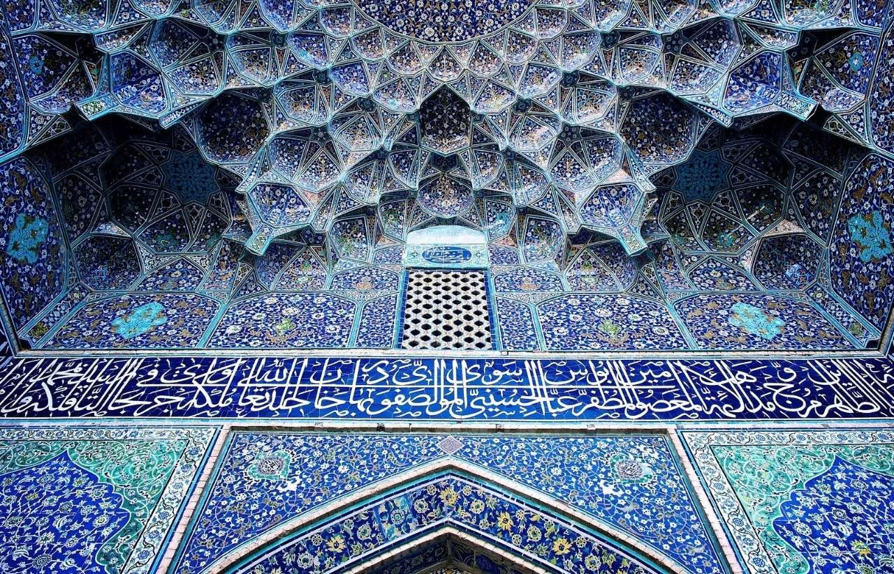 Keindahan ornamen dalam suatu masjid, mencerminkan keunggulan estetika Islam. (Ilustrasi)