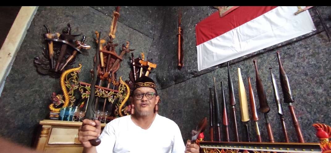 Miliki ratusan keris dan tombak, anggota dewan Kota Kediri ingin dirikan galeri pusaka. (Foto: Fendi Lesmana/Ngopibareng.id)