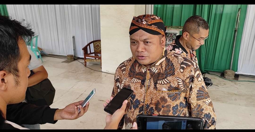 Anggota Komisi IX DPR RI dari Fraksi PDIP Muchamad Nabil Haroen imbau warga segera booster kedua. (Foto: Fendi Lesmana/Ngopibareng.id)