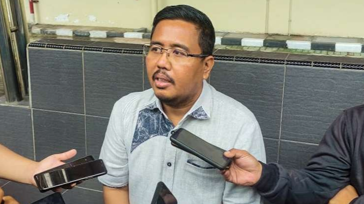 Anwar Sadad saat di wawancarai awak media usai diperiksa KPK. (Foto: Aini Arifin/Ngopibareng.id)