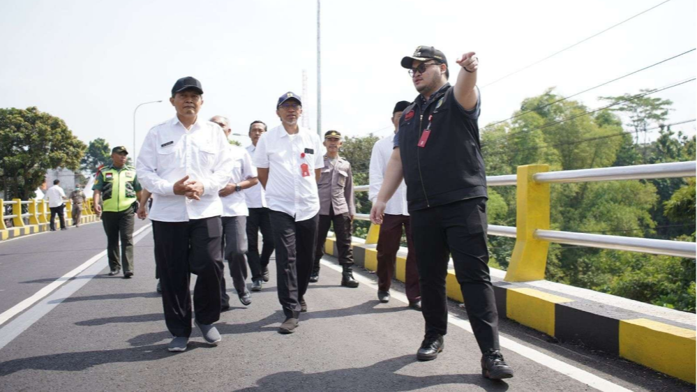 Jelang dua tahun kepemimpinannya, Bupati Kediri Hanindhito Himawan Pramana meresmikan dua jembatan yang selesai dibangun, Rabu 25 Januari 2023. (Foto: Istimewa)